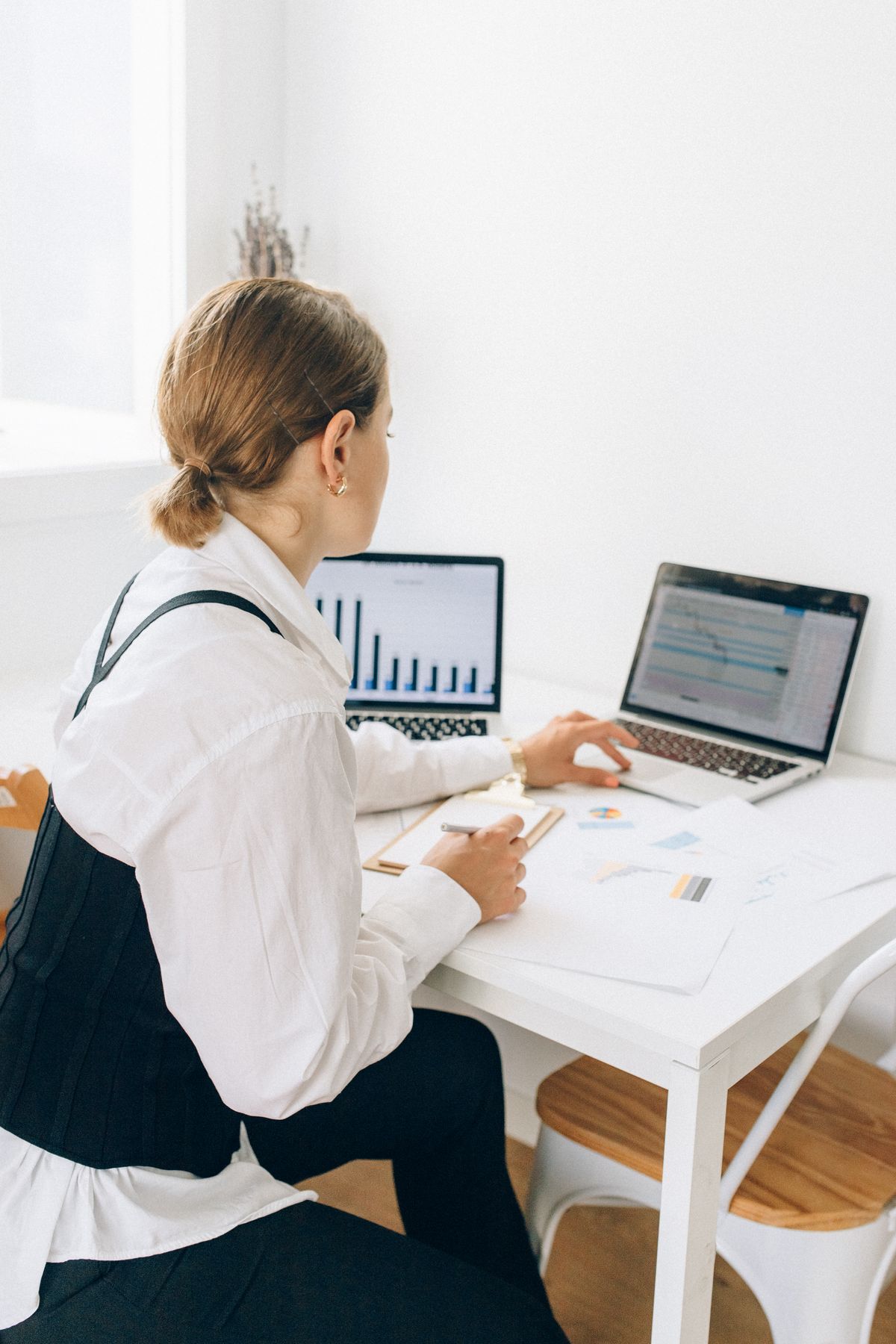 Pexels stock photo illustrating the fictional Operations consultant profile